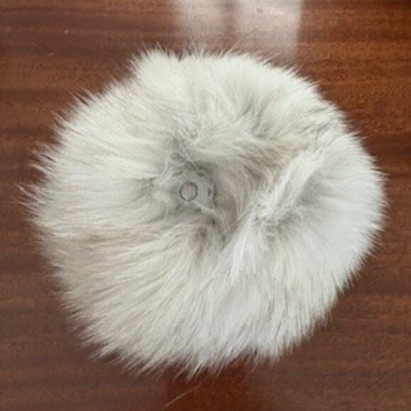 Ladies 100% Cashmere Black Pom Pom hat with 3 changeable Pom Poms - Picture 7 of 9